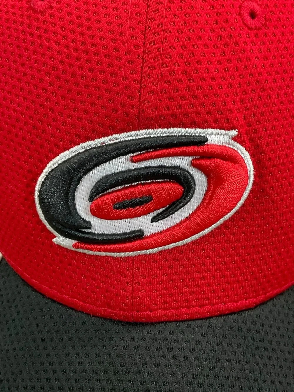 Carolina Hurricanes New Era 39THIRTY Flex Fit Hat Red Black NHL M/L Canes